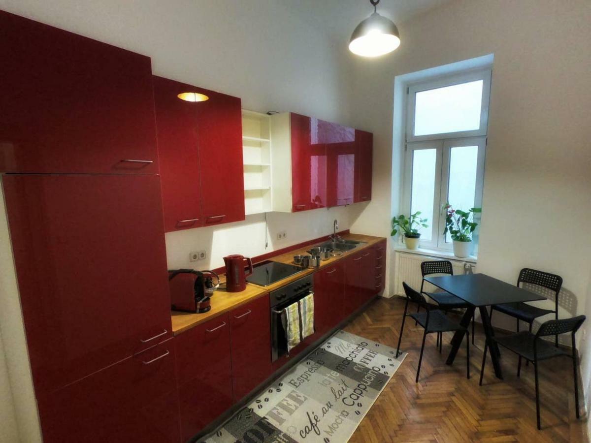 Centrally-located Authentic * Wien
